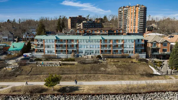 21 Kempenfelt DR #304, Barrie, ON L4M 1B8