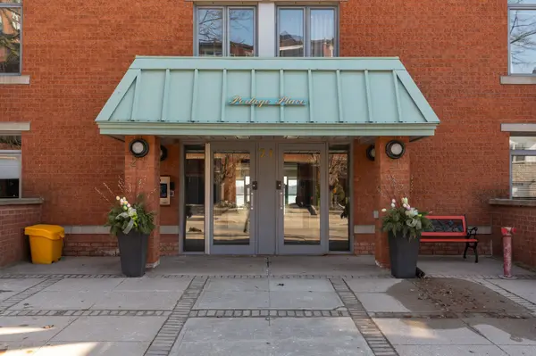 21 Kempenfelt DR #304, Barrie, ON L4M 1B8