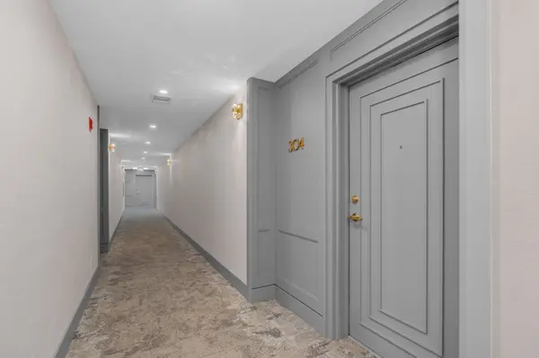 21 Kempenfelt DR #304, Barrie, ON L4M 1B8