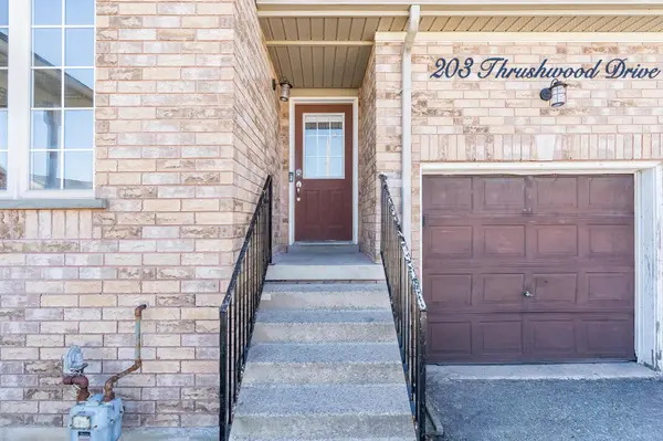 203 Thrushwood DR, Barrie, ON L4N 0Z1