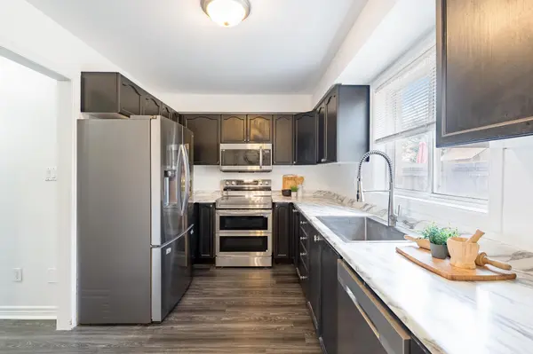 203 Thrushwood DR, Barrie, ON L4N 0Z1