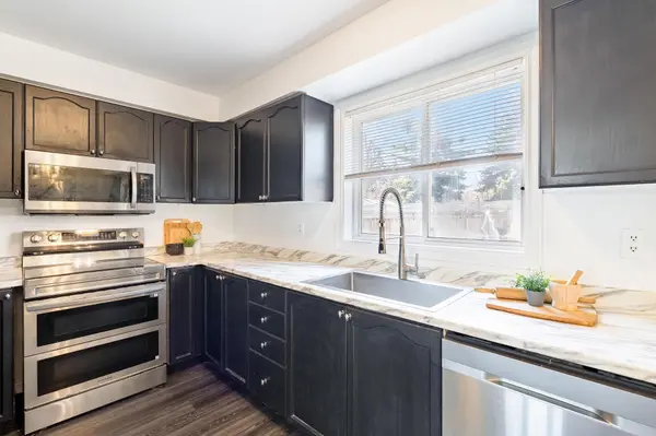 203 Thrushwood DR, Barrie, ON L4N 0Z1