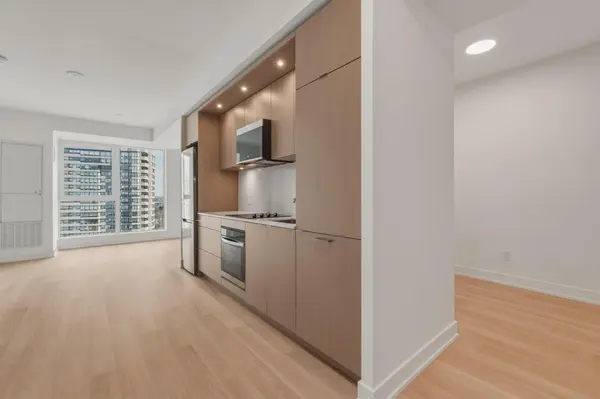 25 Cordova AVE #1802, Toronto W08, ON M9A 0E5