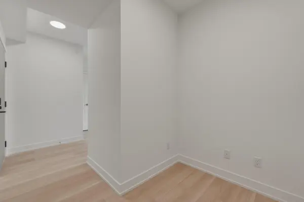 25 Cordova AVE #1802, Toronto W08, ON M9A 0E5