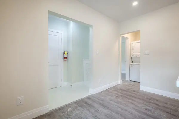 135 Jane ST #1, Toronto W02, ON M6S 3Y7