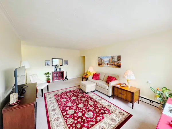 824 Brant ST #25, Burlington, ON L7R 2J5