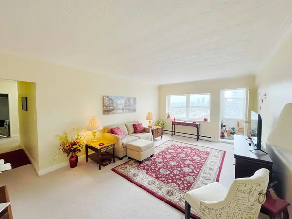 824 Brant ST #25, Burlington, ON L7R 2J5