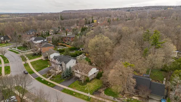 1141 Crofton WAY, Burlington, ON L7P 3A8