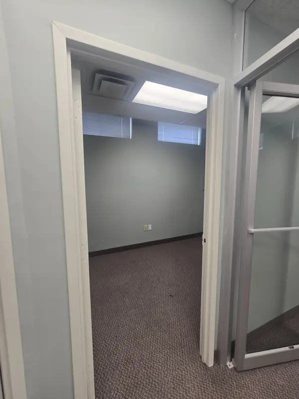 5045 Orbitor DR #12/102, Mississauga, ON L4W 4Y4