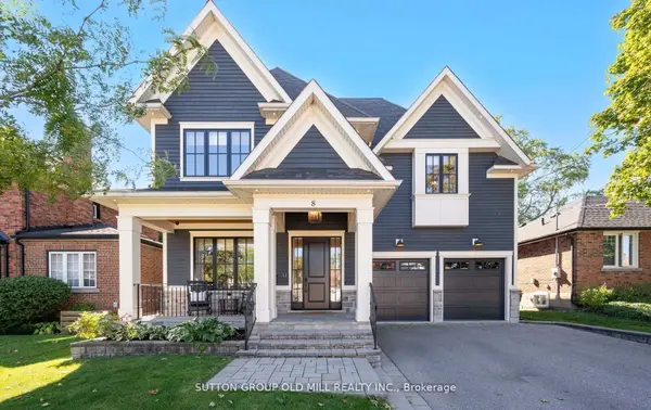 8 Cumberland DR, Mississauga, ON L5G 3M6