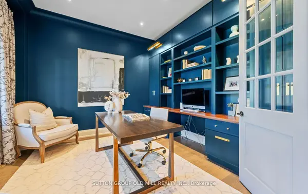 8 Cumberland DR, Mississauga, ON L5G 3M6