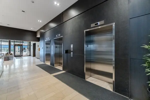 1940 Ironstone DR #405, Burlington, ON L7L 0E4