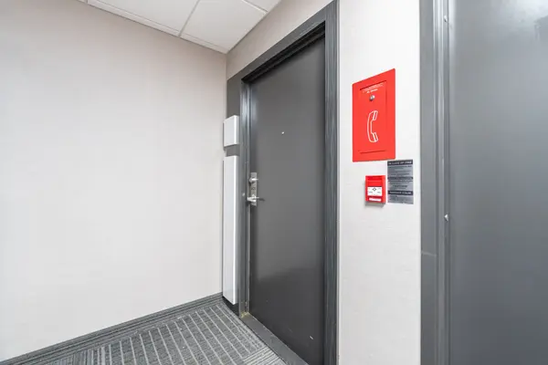 1940 Ironstone DR #405, Burlington, ON L7L 0E4