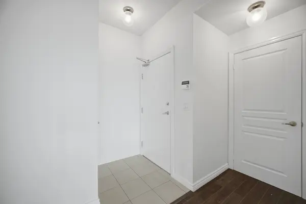 1940 Ironstone DR #405, Burlington, ON L7L 0E4