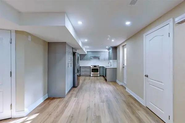 6094 Prairie CIR, Mississauga, ON L5N 5Z5