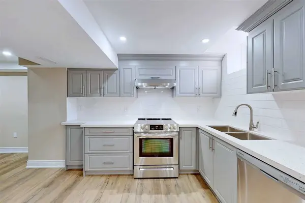 6094 Prairie CIR, Mississauga, ON L5N 5Z5