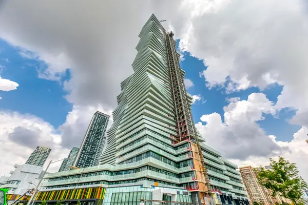 3883 Quartz RD #6007, Mississauga, ON L5B 0M4