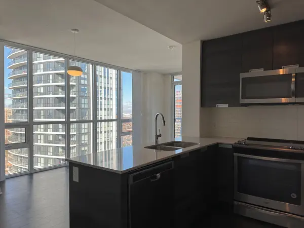 5033 Four Springs AVE #2017, Mississauga, ON L5R 0G6