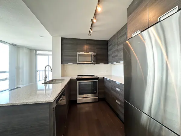 5033 Four Springs AVE #2017, Mississauga, ON L5R 0G6