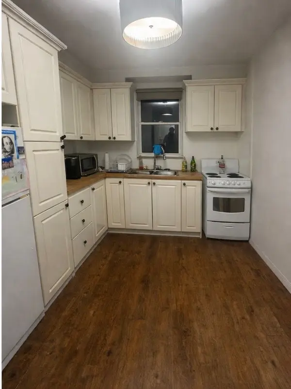 55A Long Branch AVE #203, Toronto W06, ON M8W 3J1