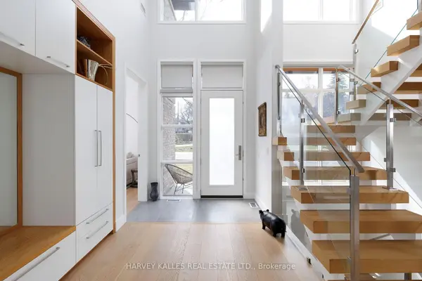 43 Ballacaine DR, Toronto W07, ON M8Y 4B1