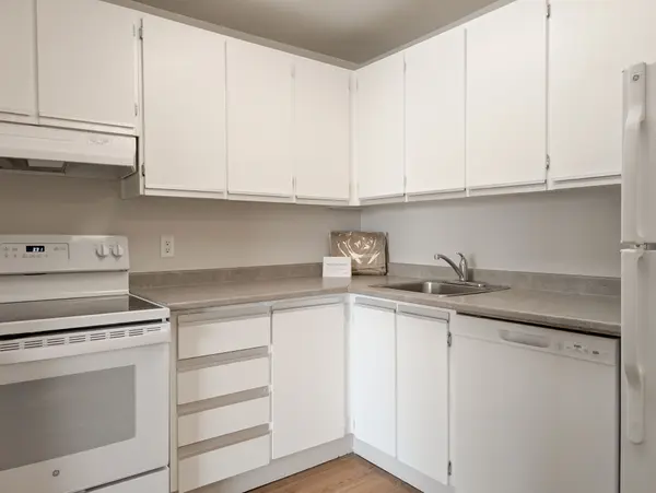 1320 Richmond RD #320, Britannia - Lincoln Heights And Area, ON K2B 8L3