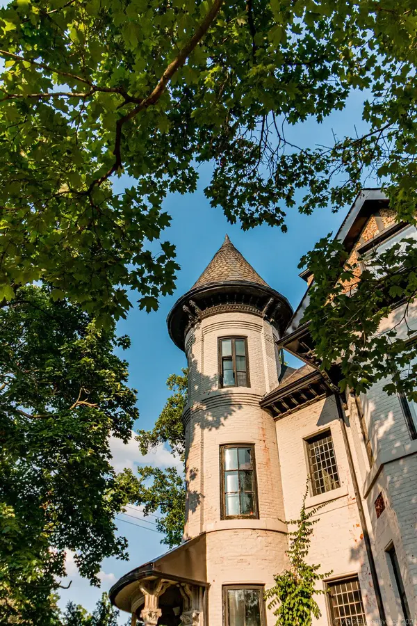 347 Queen ST S, Hamilton, ON L8P 3T8