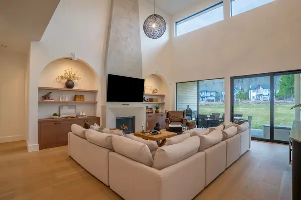 102 Barton BLVD, Blue Mountains, ON N0H 1J0