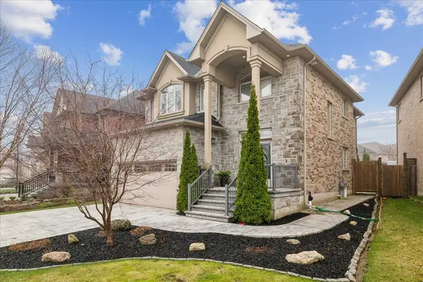 204 Vinton RD, Hamilton, ON L9K 0G8