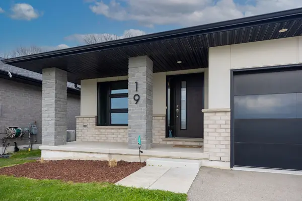 19 Benjamin Pkwy, St. Thomas, ON N5R 0J1