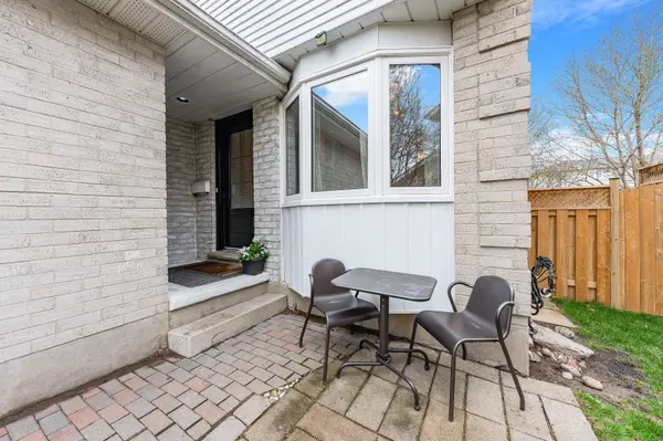 25 Oak AVE, Waterloo, ON N3L 3C6