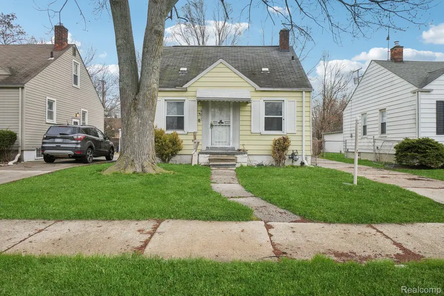 19717 Kenosha ST, Harper Woods, MI 48225