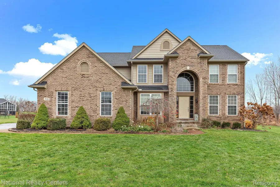 316 Lenox Lane, Brighton Township, MI 48114