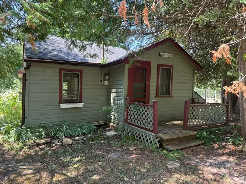 8 Sturgeon Glen RD, Kawartha Lakes, ON K0M 1N0