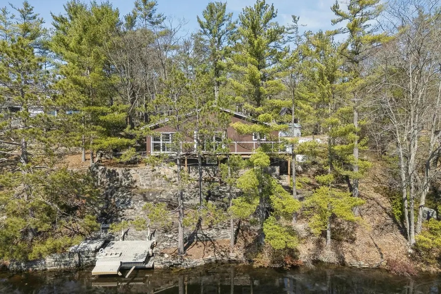 18 Loon Lake RD N, Gravenhurst, ON P1P 1R2