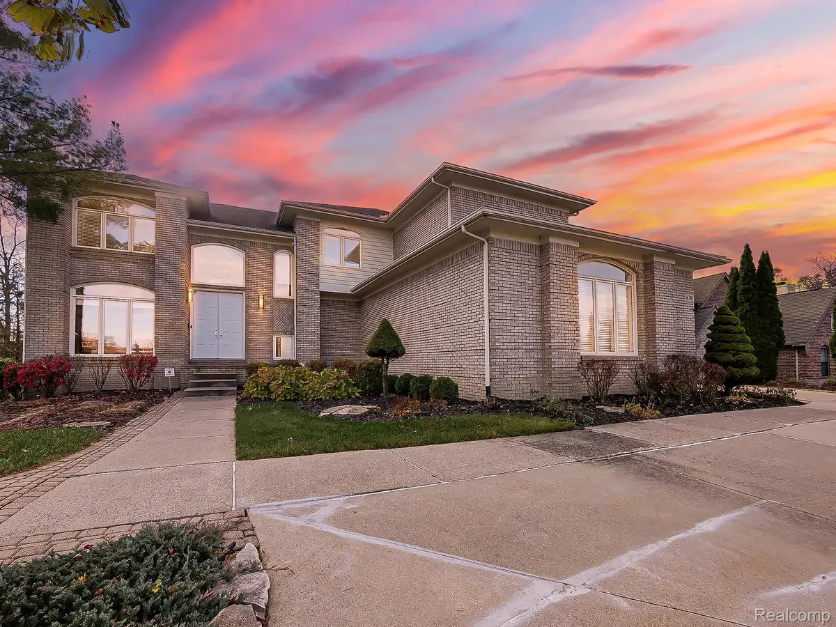 6310 Branford DR, West Bloomfield Charter Township, MI 48322