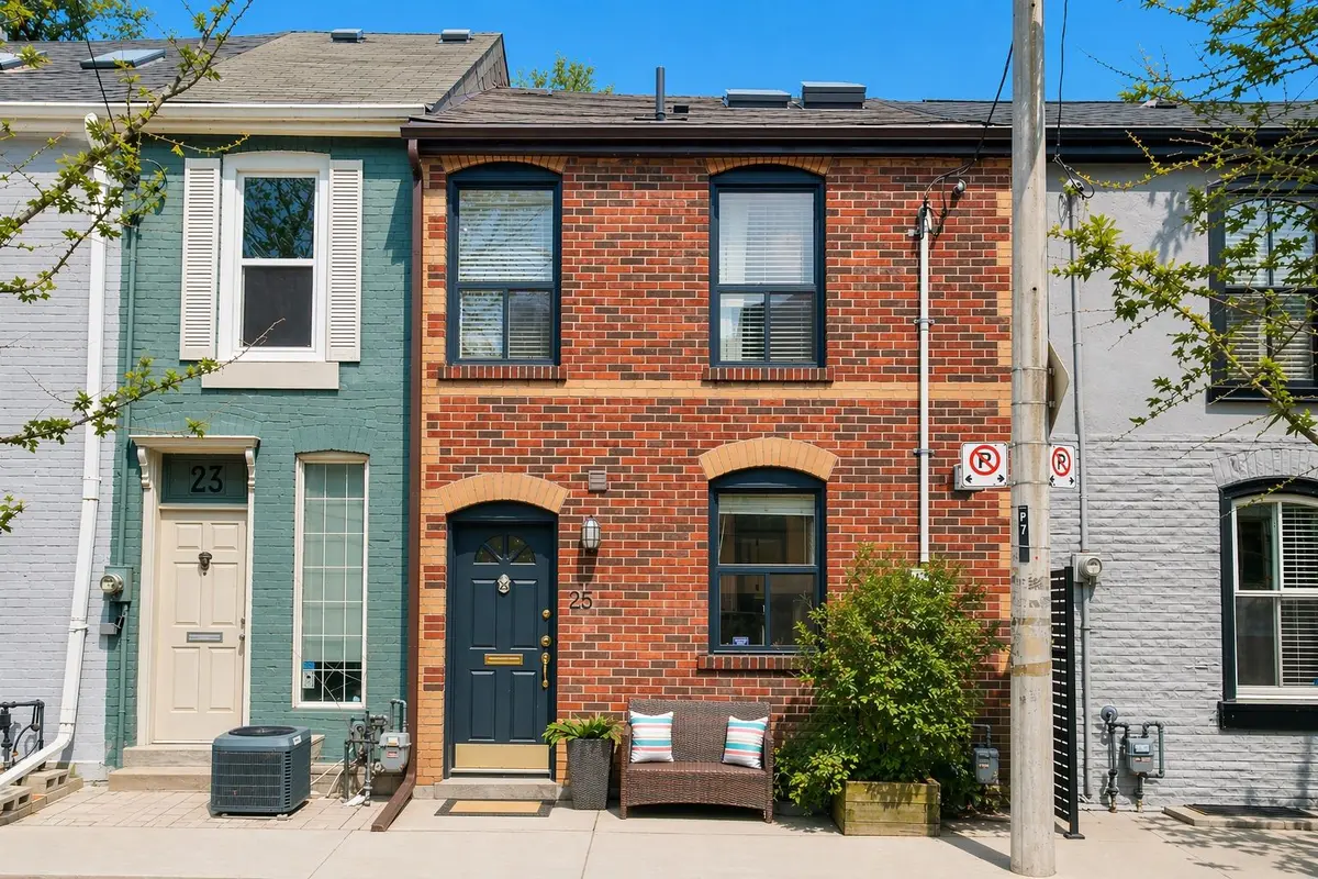 25 Bishop ST, Toronto C02, ON M5R 1N3