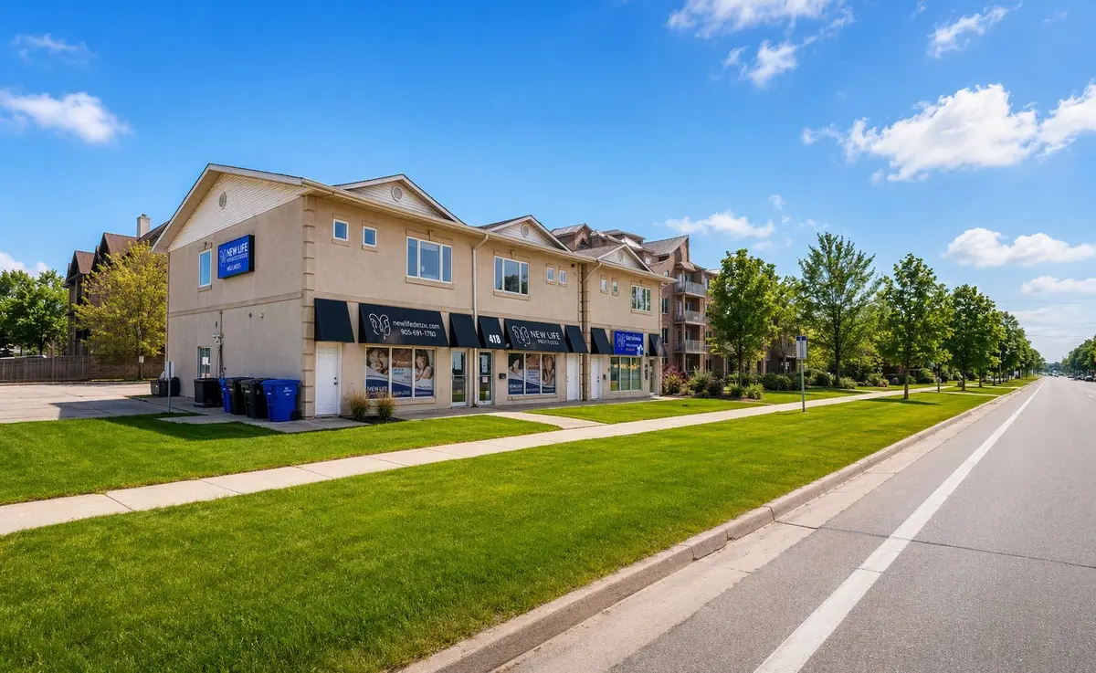 418 Plains RD E, Burlington, ON L7T 2C8