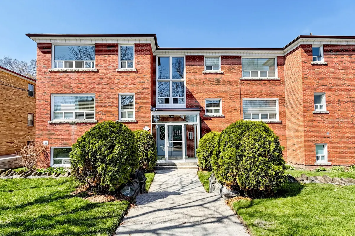 10 Wadsworth AVE #4, Toronto W04, ON M9N 2G2