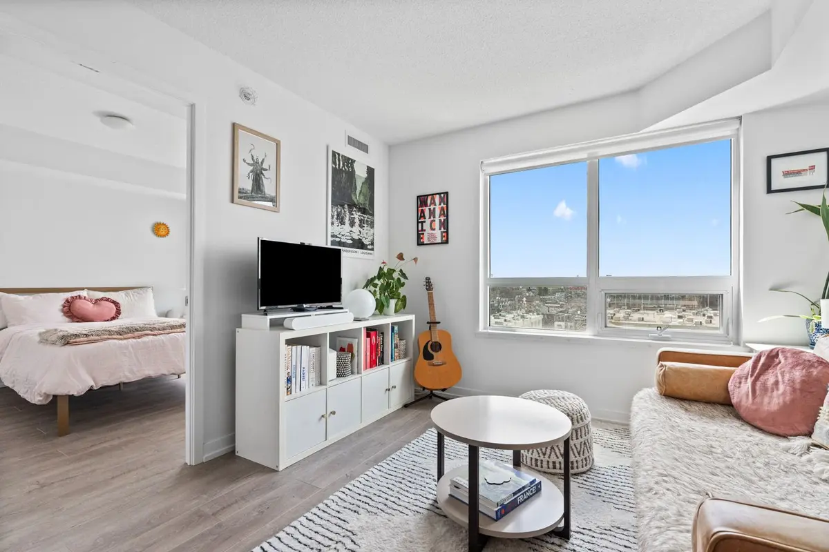 1420 Dupont ST #811, Toronto W02, ON M6H 0C2