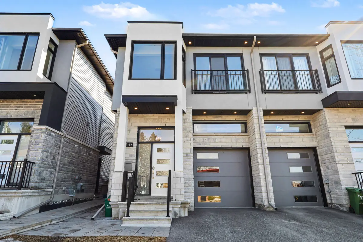 137 Duford ST, Vanier And Kingsview Park, ON K1L 6Z5