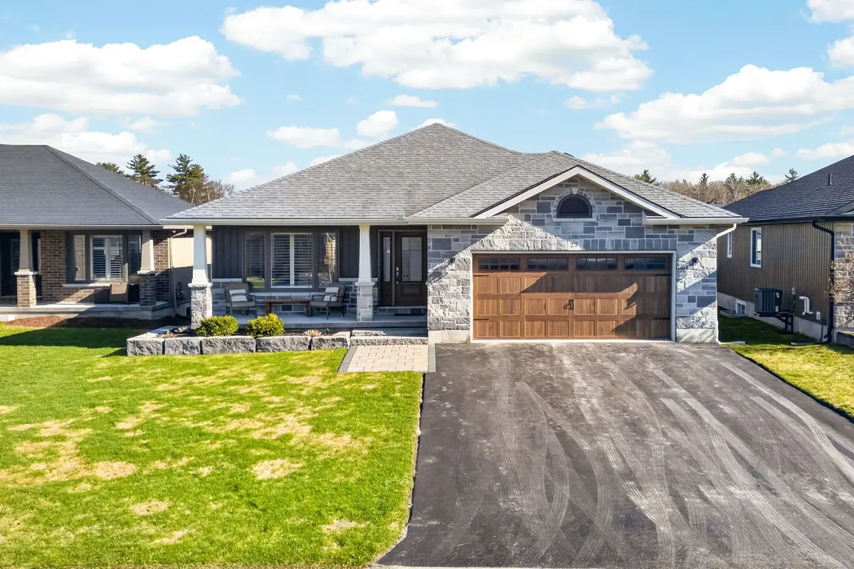 27 Woodburn DR, Quinte West, ON K8V 0E1