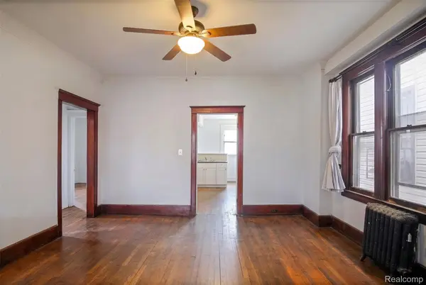 4746 Chopin ST, Detroit, MI 48210