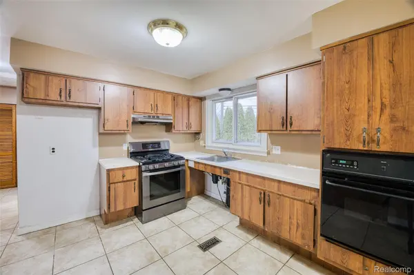 29840 Mason ST, Livonia, MI 48154