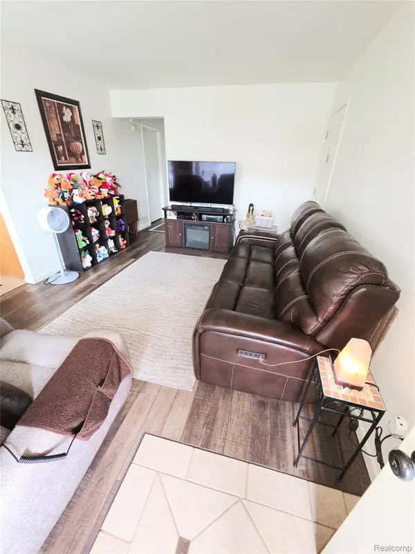 27743 Carini Villa ST, Roseville, MI 48066