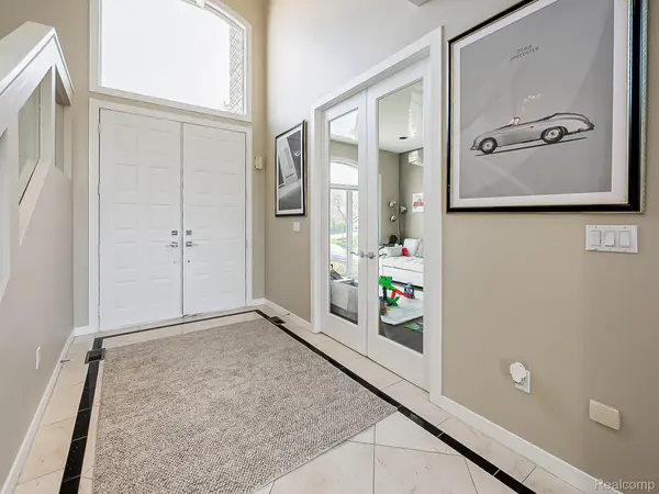 6310 Branford DR, West Bloomfield Charter Township, MI 48322