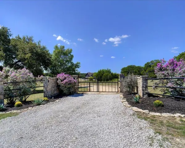 2804 Alta Vista Court, Granbury, TX 76049