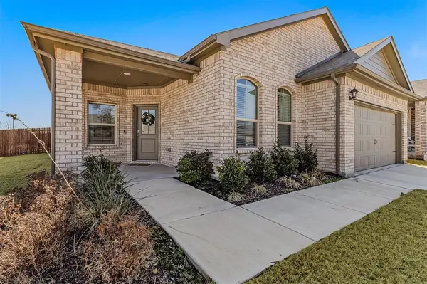 8532 Sandy Park Drive, Fort Worth, TX 76179