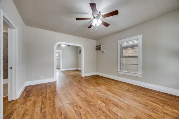 913 W Day Street, Denison, TX 75020