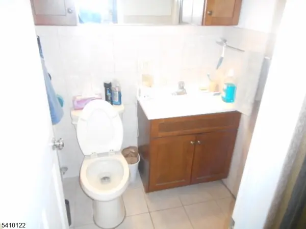 52 E Sumner Ave, Roselle Park Boro, NJ 07204